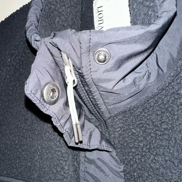Vuori Utility Sherpa Jacket in Black - Picture 10 of 11